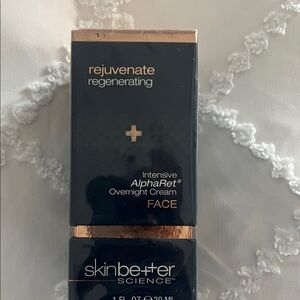 Skinbetter Science Rejuvenate Regenerating Face Cream - Black and Gold